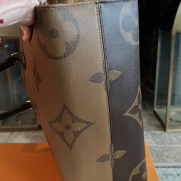 100% Authentic Louis Vuitton On the Go MM - Picture 12 of 14